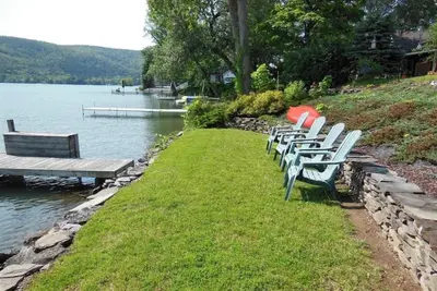 Image de Lake George Waterfront with Dock Space, fire pit and game room!