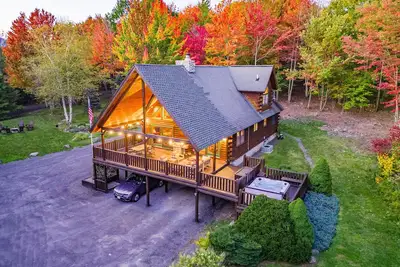 Image de Blue Spruce Chalet — Hot Tub, Pet Friendly