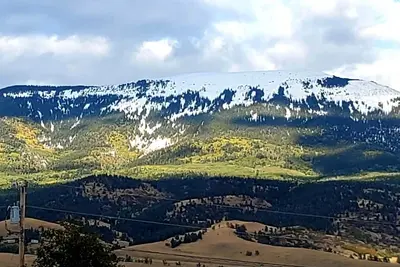 Image de Iron Wolf nestled in the Sangre de Cristo Mtns. . . Ski\/Hike\/Fish\/Hunt Casita
