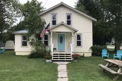 Image de Charming Historic Mackinaw City Cottage