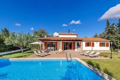 Image de Spacious Countryside Villa - A/C, Private Pool, Superb Location for Sandy Beaches & Ancient Towns!