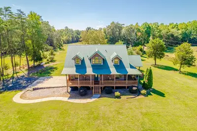 Image de Large Farm House sleeps 10+ and 15 Minutes from Charlotte City Center