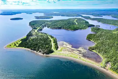 Image de Camper's Nest secluded on a protected canoe bay only 12 min distant to St. Peters