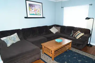 Image de Bon Aire Apartment is in downtown Mobile on the Mardi Gras Parade Route\n