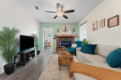Image de 🌟Downtown Pensacola Getaway! 🌟 Fenced in yard for fur babies!