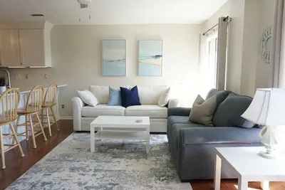 Image de Newly renovated condo, indoor & outdoor pools, 3min walk from beach!
