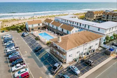 Image de Ocean block condo in the heart of Beach Haven.