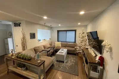 Image de Pet Friendly! Modern & Cozy, minutes from Campus and Pearl st!