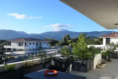 Image de App. avec belle terrasse, vue montagne, piscine, prox. centre ville et plages