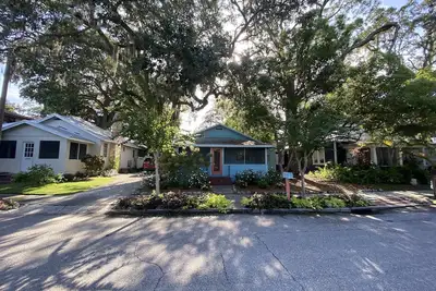 Image de Old Florida bungalow in Sarasota‘s best location