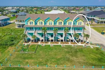Image de Salty Suites Cottage 6~Beachfront! Opt beach cart!