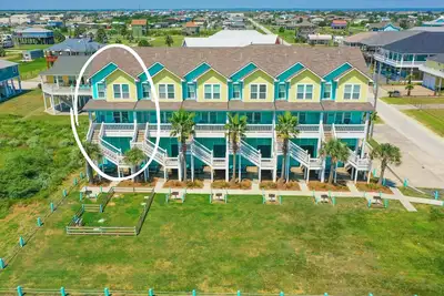 Image de Salty Suites Cottage 1~Beachfront! Opt Beach Cart!