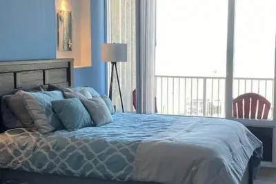 Image de Direct Oceanfront Condo / Queen Bed & Full Futon