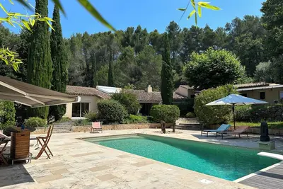 Image de Sainte Victoire : Propriété 325 M² avec Pool House qui s'étend sur 5 ha boisé