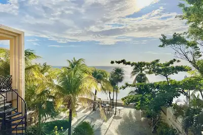 Image de Coral Sand 10, Condos #1 & 5 @ West Bay Beach