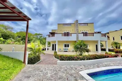 Turtle Villa @Las Palmas Beach, Dixon Cove