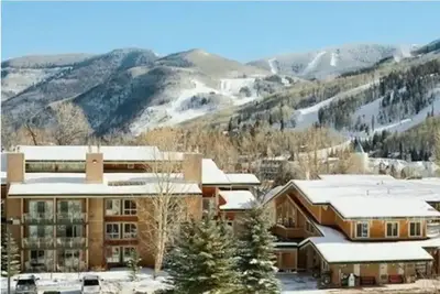Image de Sandstone Creek Vail 2br/2Bath with washer and dyer in room.
