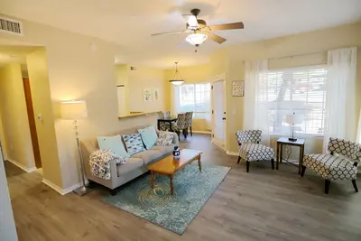 Image de Cozy 2b2b condo ground floor