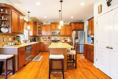 Image de Beautiful and Spacious home w\/Outdoor Kitchen