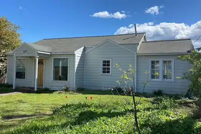 Image de Nice quiet 3 Br house in downtown White Salmon