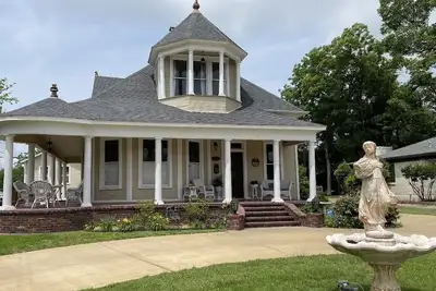 Image de Davis Street Victorian  -  Steps away from Celebration Square!