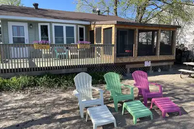 Image de New! Lake Cabin with Amazing Screen Porch