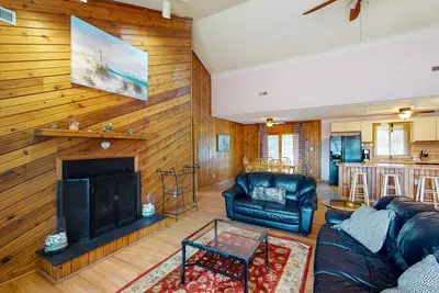 Image de Wonderful dog-friendly home w/deck, W/D, large backyard, & A/C