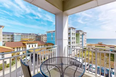 Image de Ocean-side home with water views, sweeping sunsets, balcony & pool