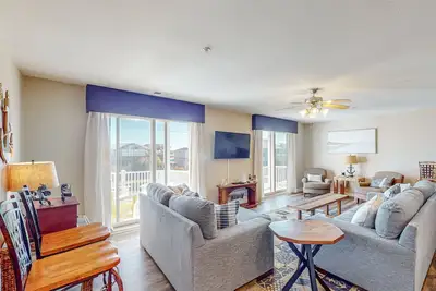Image de Sunny Condo w/Shared Outdoor Pool, Central A/C, Private W/D - Near the Ocean