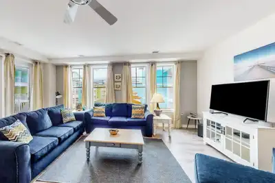 Image de Beach condo with pool views, balcony, outdoor pool & gym