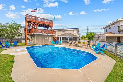 Image de Two-story beach home with private pool & central Ac