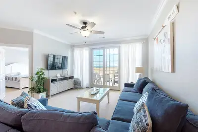 Image de Oceanfront condo w/incredible beach views, shared outdoor pool, gym, & A/C