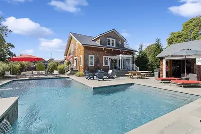 Image de 1-acre Whb Beach Village: Salt Pool & Hot Tub of Nirvana - Vacations