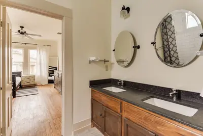 Image de 🇺🇸 4 beds w/free parking, grill, fenced yard | Bamc