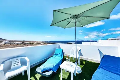 Image de Karma Famara 1 - 25m de la plage, wifi rapide et terrasse sur le toit