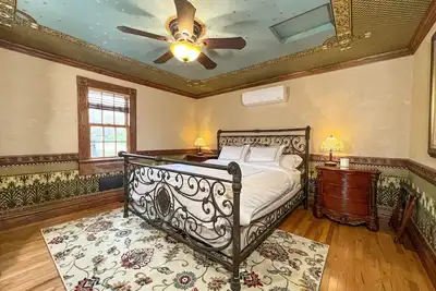 Image de Luxury Bayfield Apartment with Deck, View of Lake Superior & California King Bed