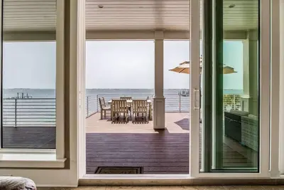 Image de Coastal Bliss: Private Beach & Stunning Views