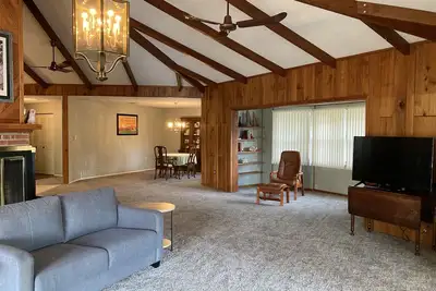 Image de Waterfront home. 5 miles from downtown Tavares and 10 minutes from Harris Chain.