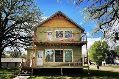 Image de Spacious 4-Br House, Lake and Park across the street!