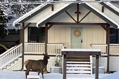 Image de Charming Roslyn Farmhouse with hot tub