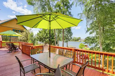 Image de Lakefront Sparta Cottage w\/ Decks & Boat Dock