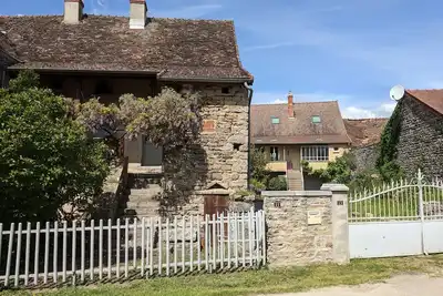 Ensemble de 3 maisons traditionnelles de charme.