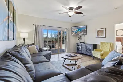 Image de Fabulous Spacious Condo! Lake Access and Boat Slip! Free Local Attraction Tickets!