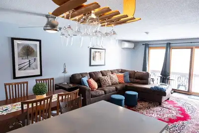 Image de Jem family resort condo mins to Storyland & mtn views