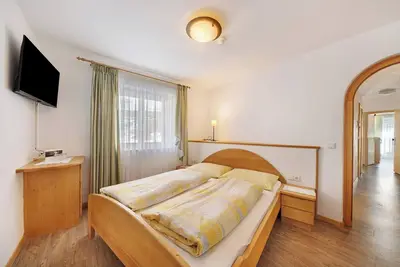 Image de Appartement idyllique \"Innerwalten 200\" avec vue sur montagne, restaurant et parking