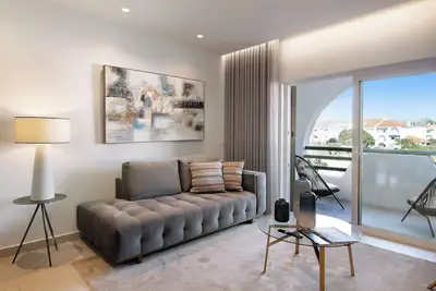 Image de \"Apartamento Albufeira Prestige\" avec piscine, Wi-Fi et jardin.