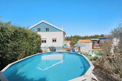 Image de Appartement 'Quinta Das Andorinhas - Nazaré' avec vue sur la montagne, piscine privée et Wi-Fi