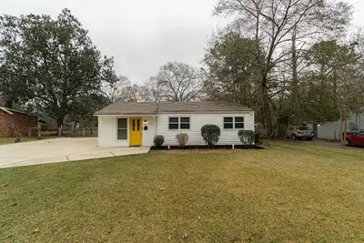 Image de Spacious Home w/ 2 Ensuites, Kitchen & Porch
