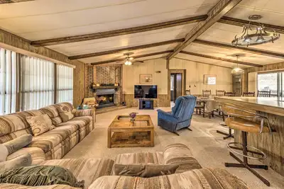 Image de 3 Mi to Ruidoso Winter Park: Home w/ Fireplace!