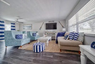 Image de Heated Pool, Arcade with Ps5, 5min from Legoland-Stylish LakeHome